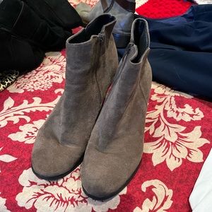Tan ankle boots good condition but has a few worn spots